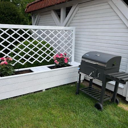 Familienfreundliche Ferienwohnung Mit Wintergarten Badow エクステリア 写真